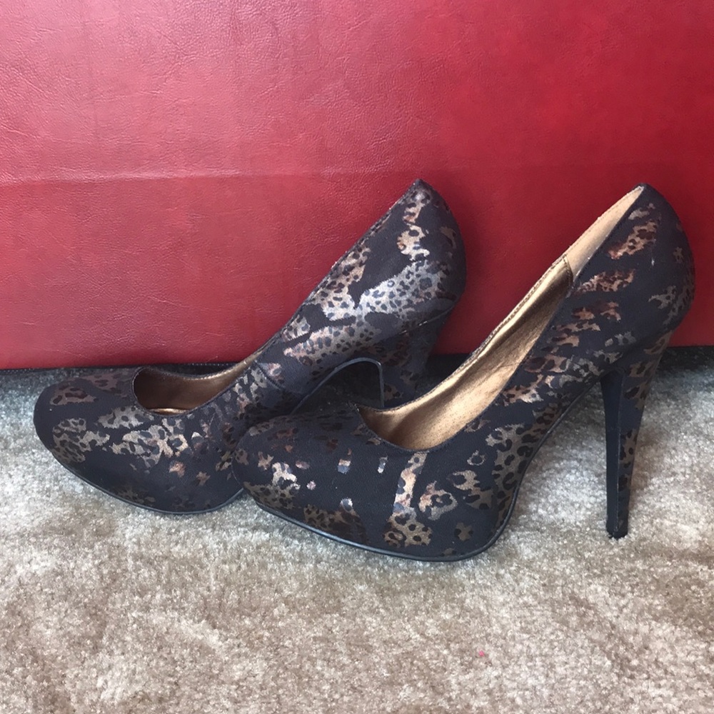 Black Panther Pumps